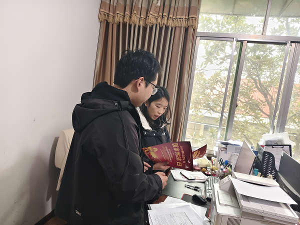 科技賦能法治，服務(wù)惠企便民——雙清區(qū)科工信局開展2025年‘政務(wù)公開主題日’暨‘12·4’國家憲法日系列宣傳活動(dòng)